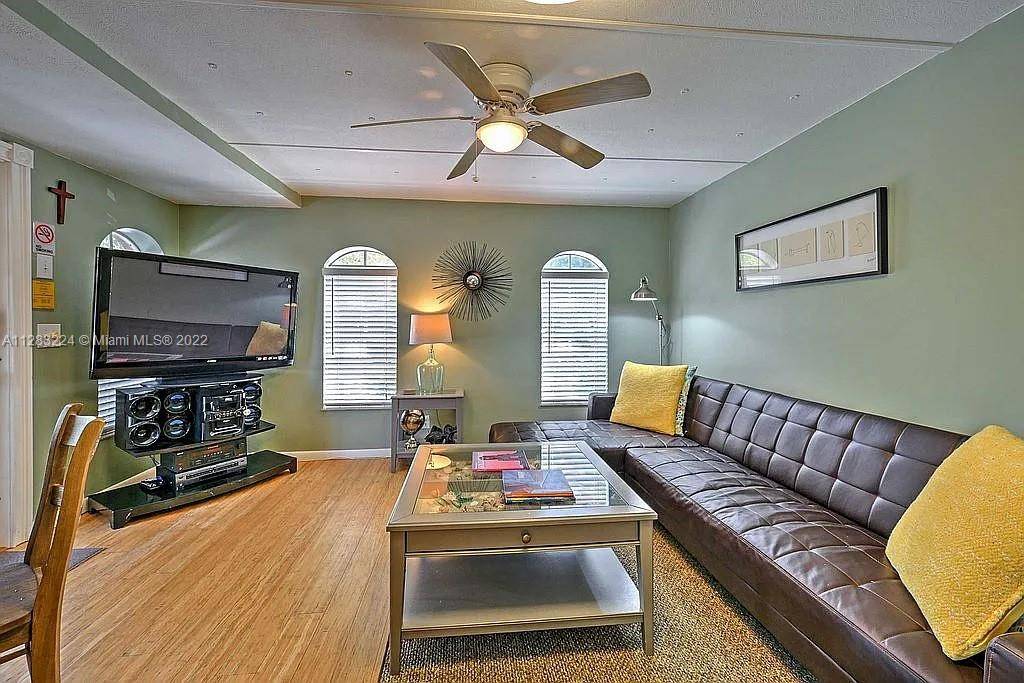 North Miami Beach, FL 33181,13701 NE 20th Ln