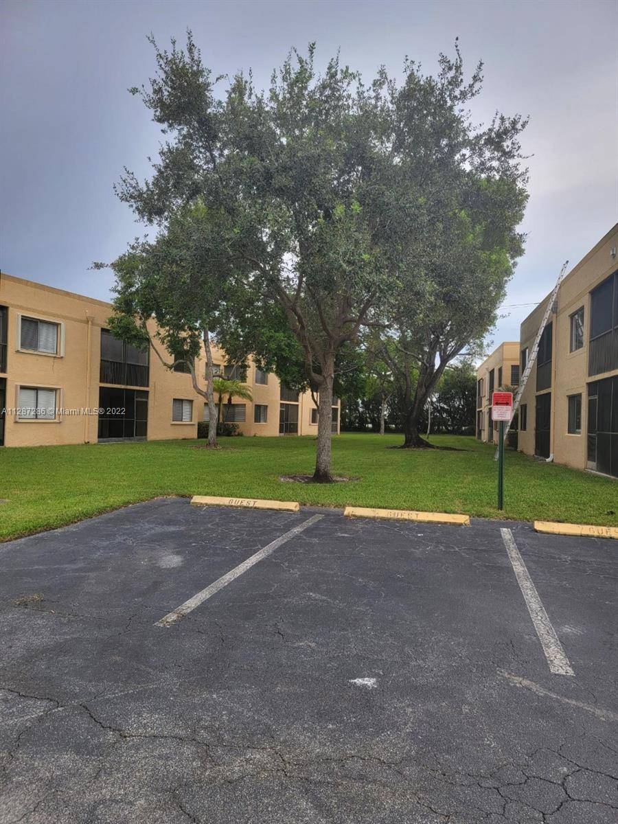 Weston, FL 33326,151 Lakeview Dr #202