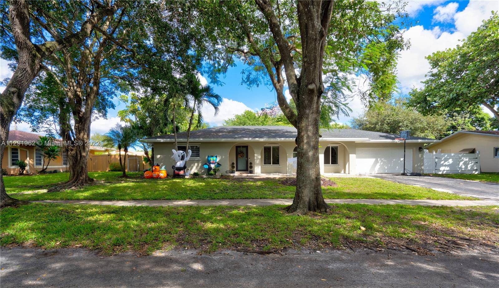 Plantation, FL 33317,7141 NW 5th St