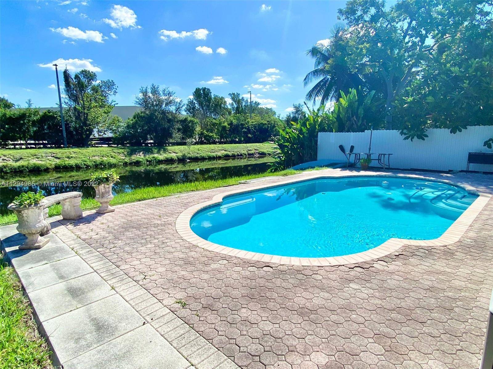 Pembroke Pines, FL 33024,511 NW 83rd Way