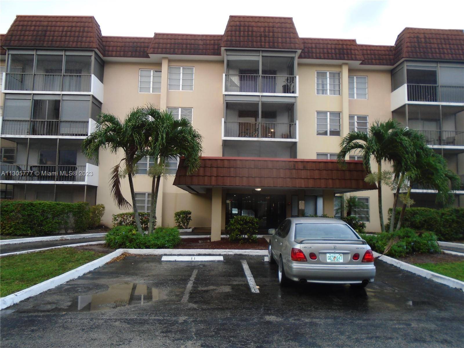 Lauderhill, FL 33319,4152 Inverrary Dr #310