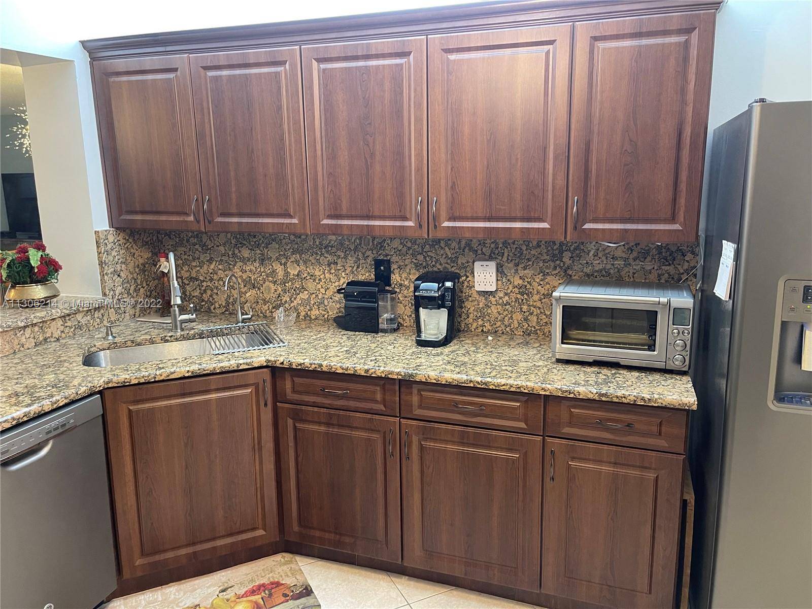 Tamarac, FL 33321,7435 Fairfax Dr #204