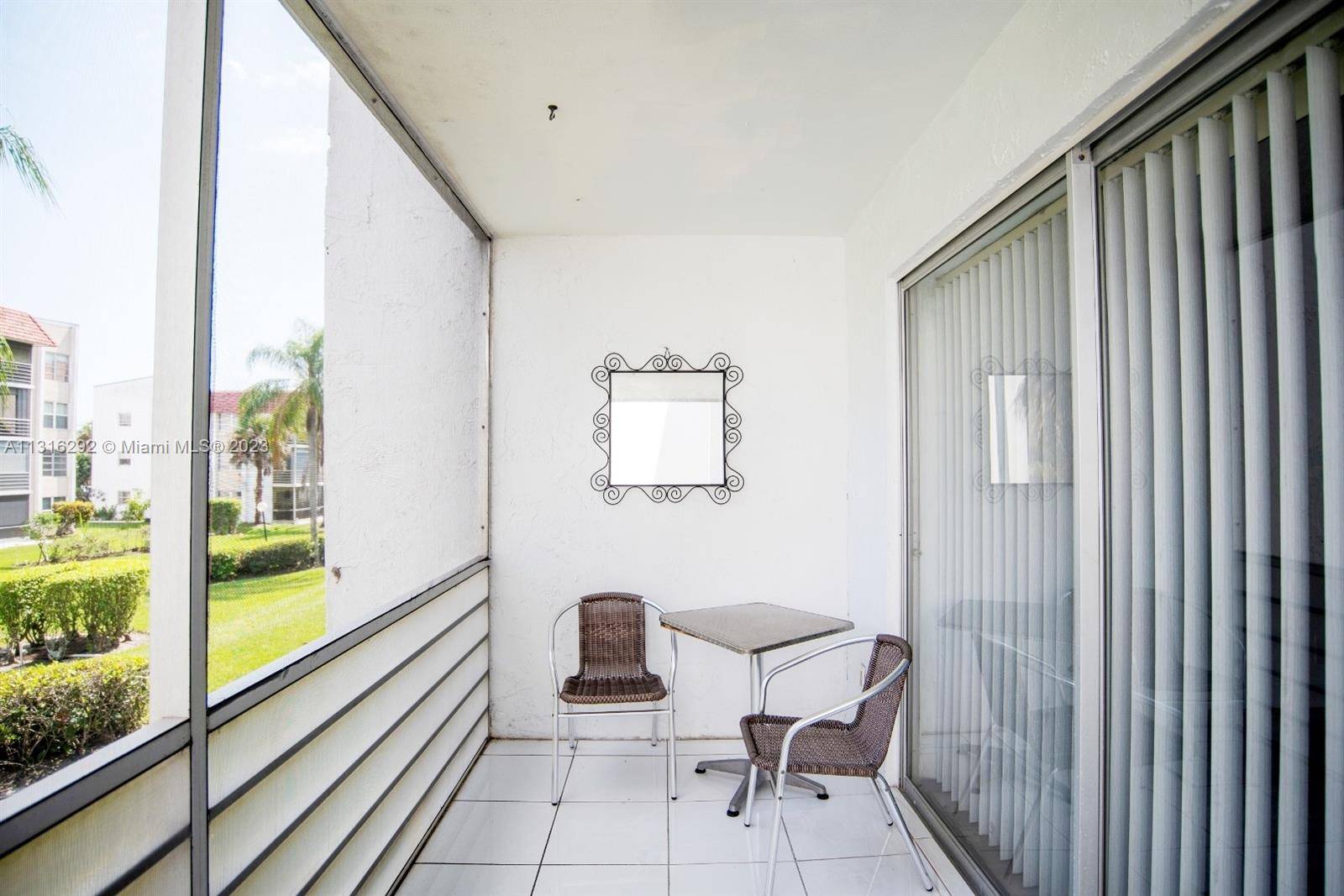 Lauderhill, FL 33319,3776 Inverrary Blvd #206R