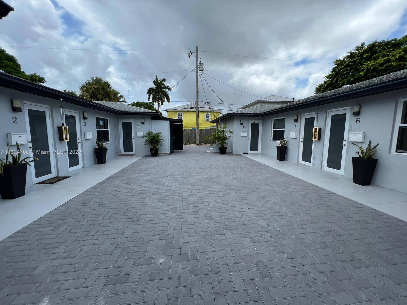 West Palm Beach, FL 33405,220 Walton Blvd