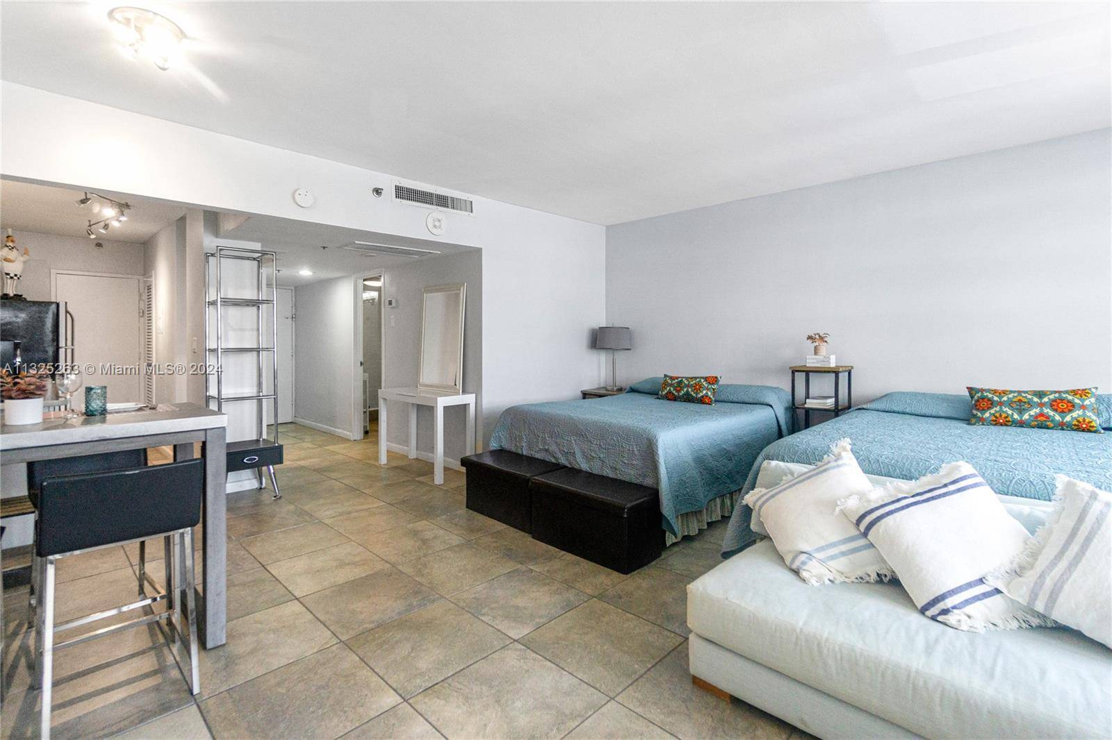 Miami Beach, FL 33139,100 Lincoln Rd #320
