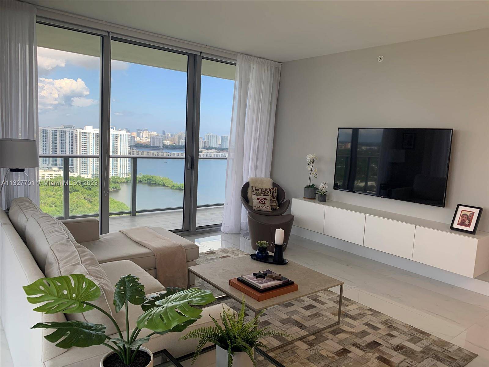 North Miami Beach, FL 33160,16385 Biscayne Blvd #2801