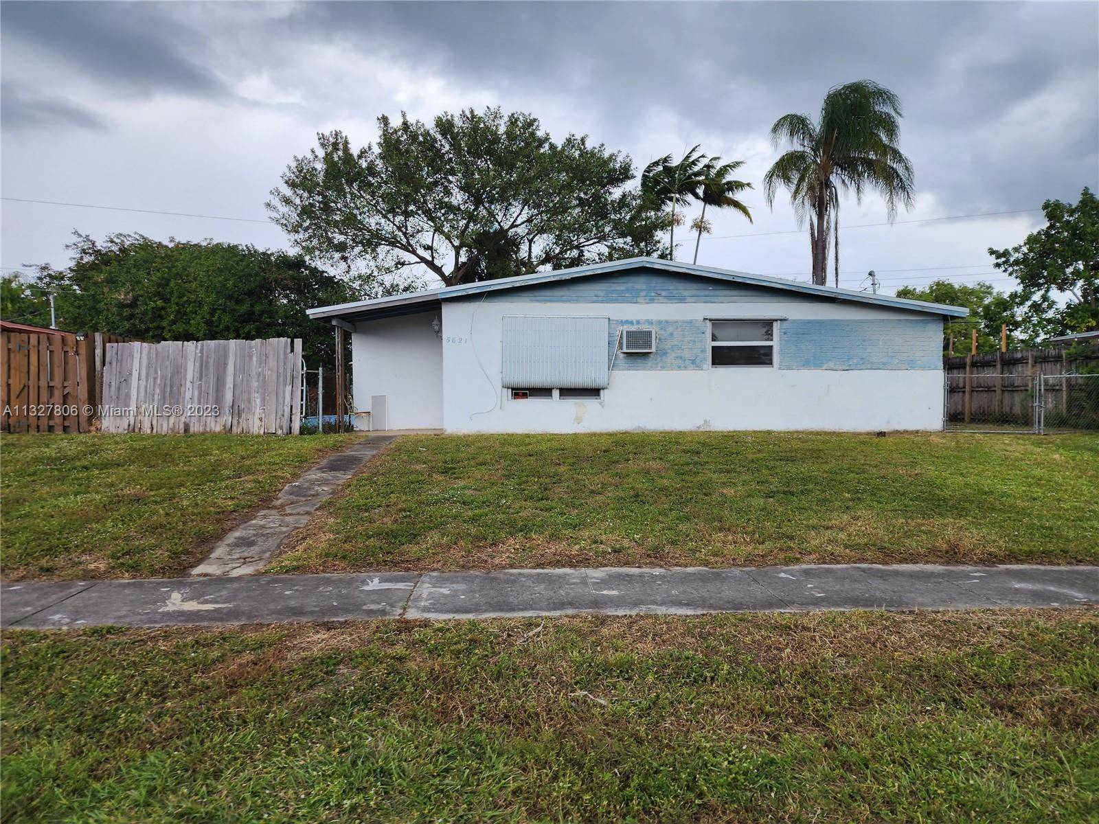 Davie, FL 33314,5621 SW 38th Ct
