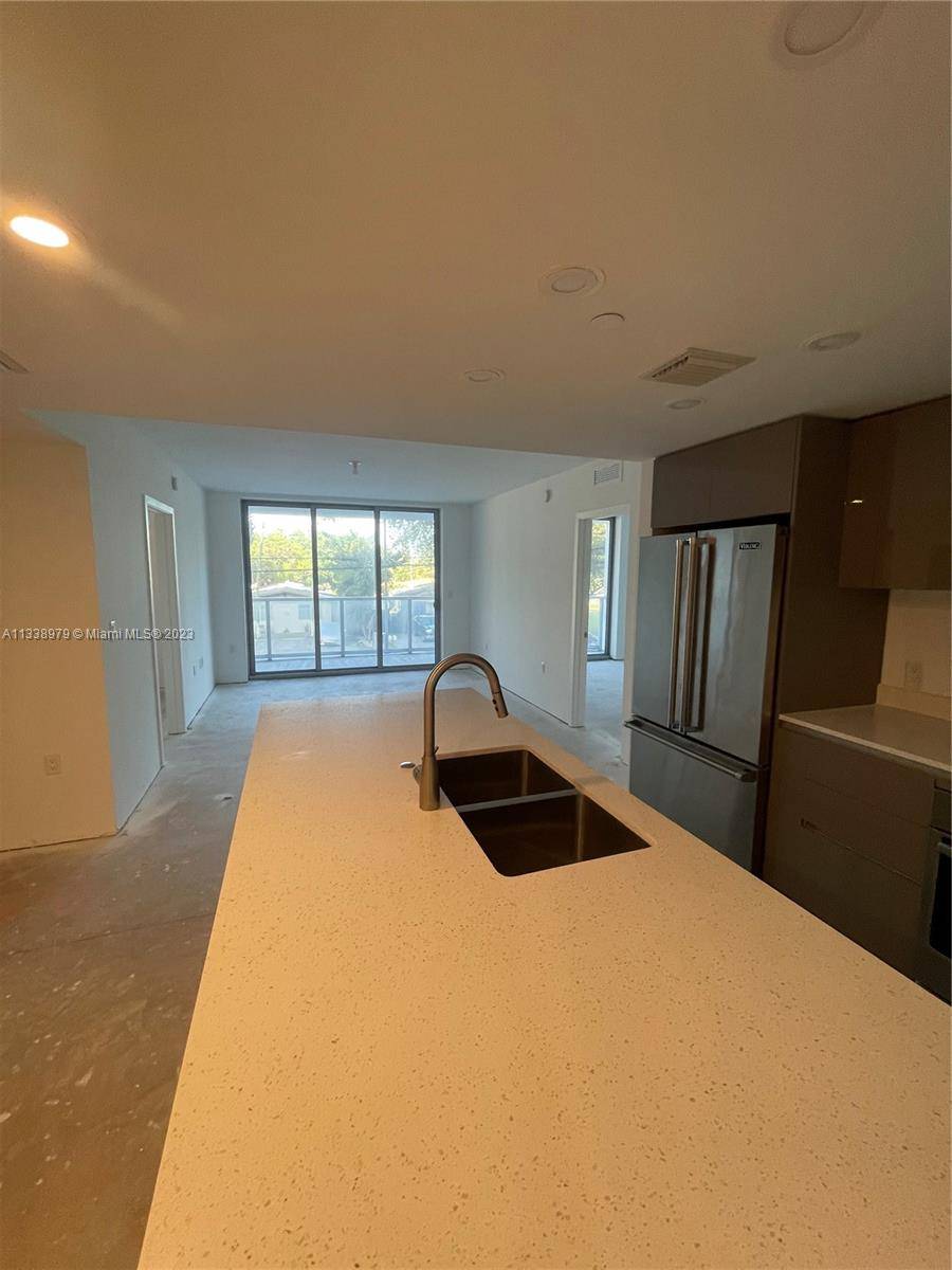 North Miami Beach, FL 33181,13800 Highland Dr #207