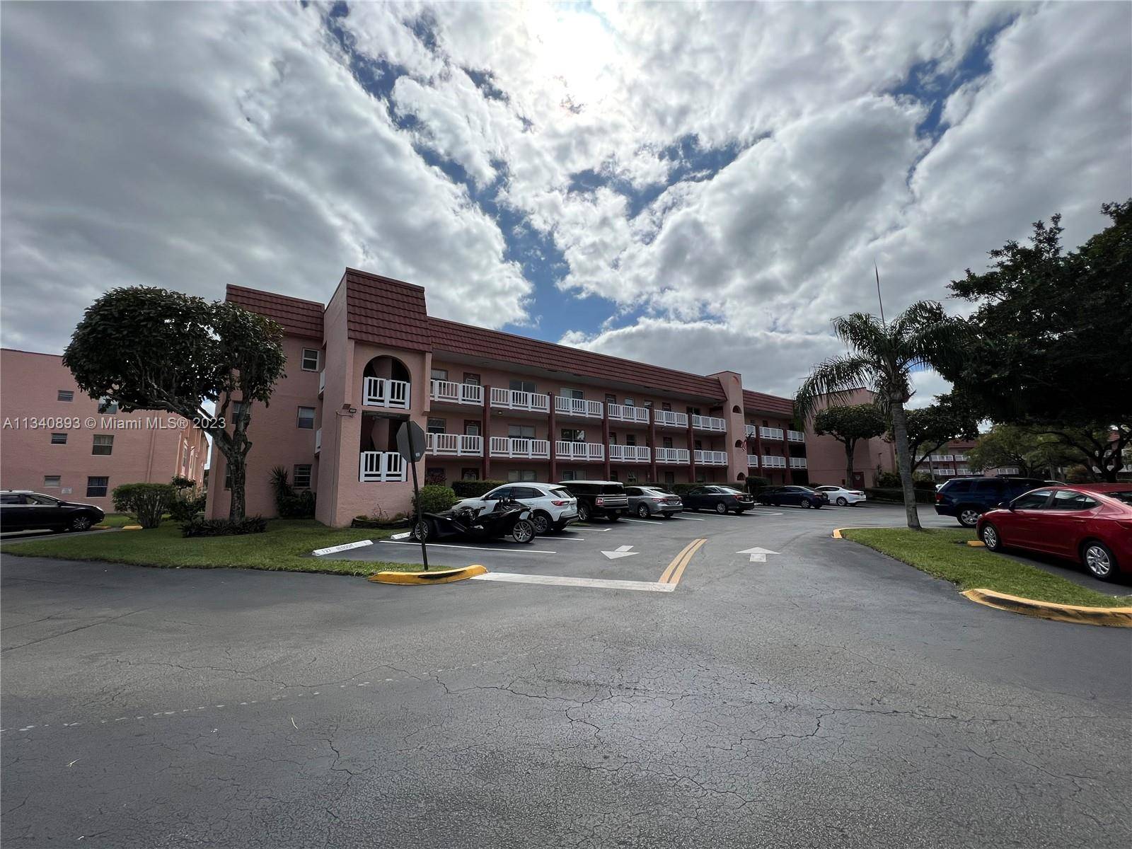 Sunrise, FL 33322,9440 Sunrise Lakes Blvd #301