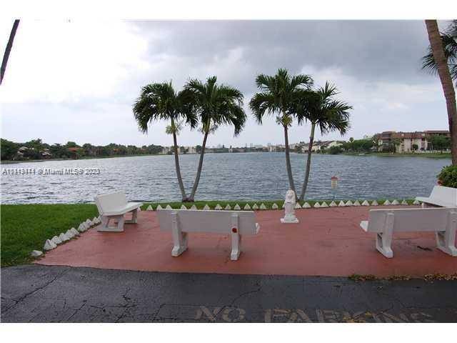 Miami, FL 33179,447 NE 195th St #421