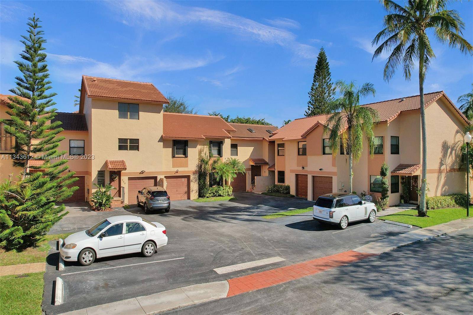 Pembroke Pines, FL 33025,967 SW 113th Ter