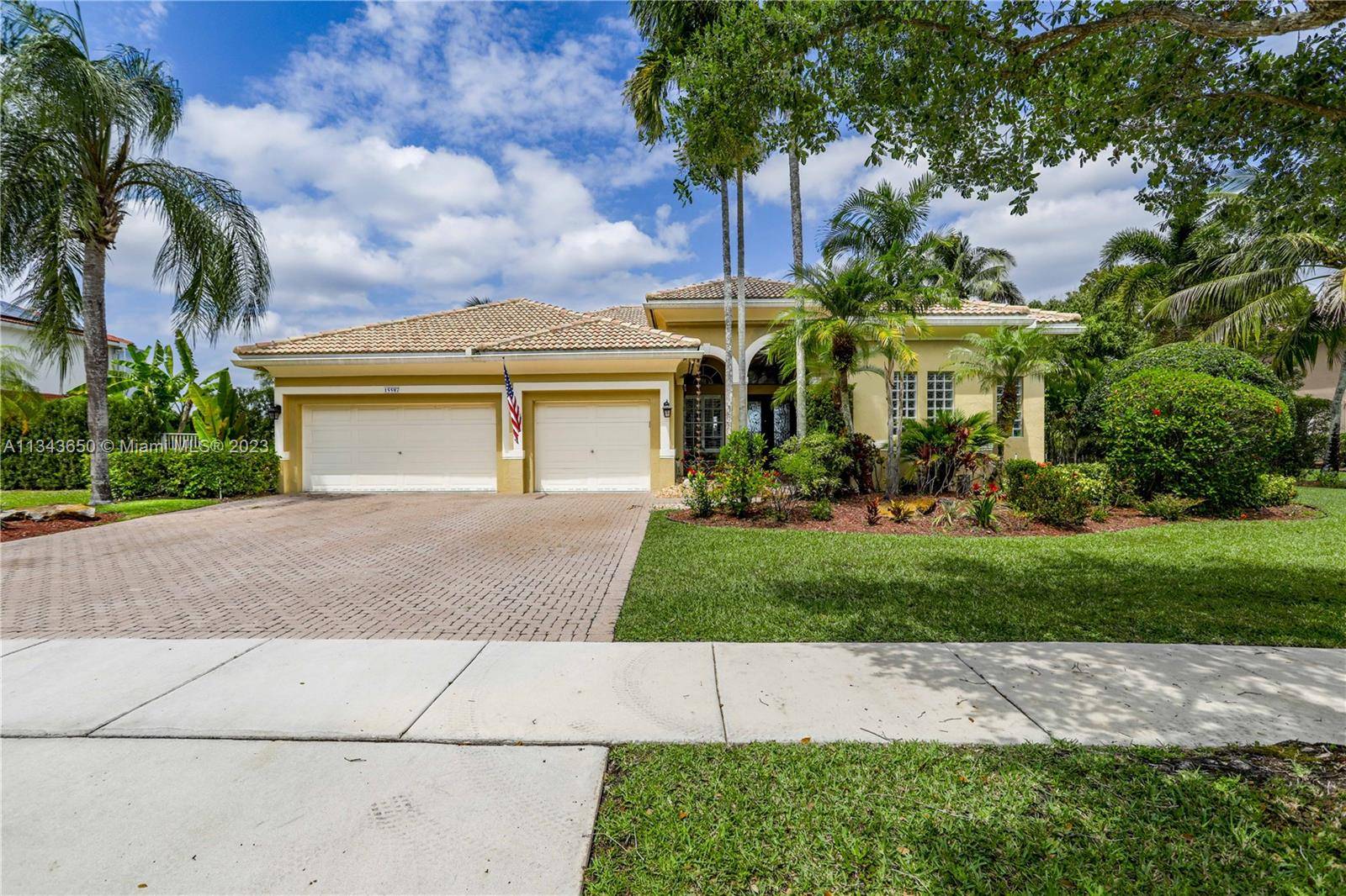 Davie, FL 33326,15587 SW 20th St