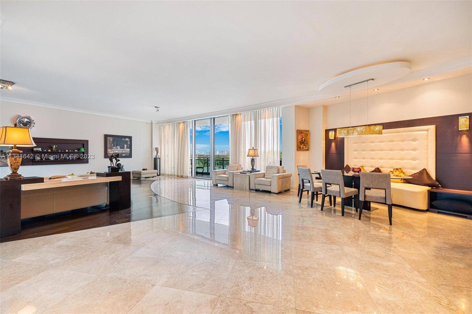 Bal Harbour, FL 33154,10295 Collins Ave #304