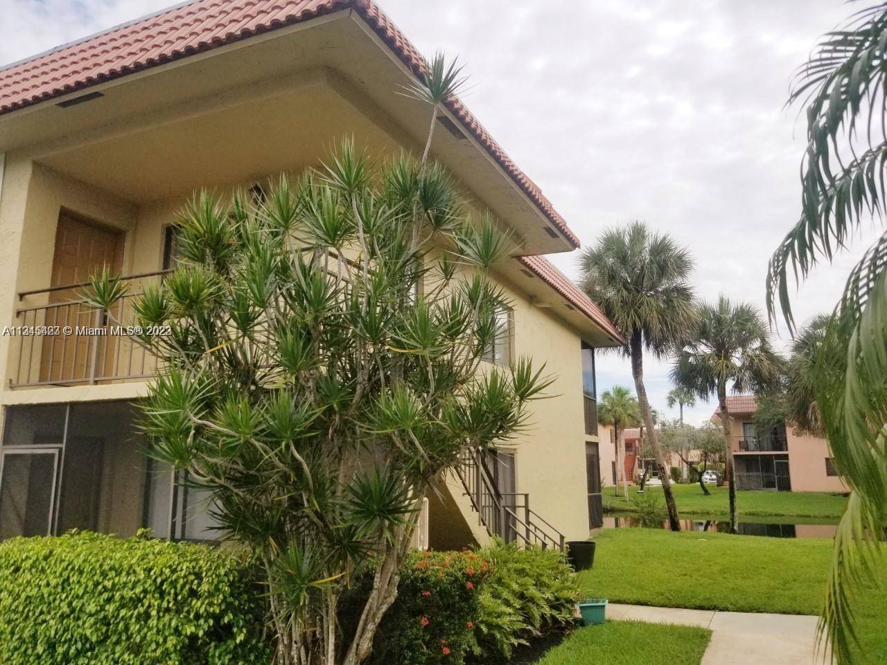 Weston, FL 33326,305 Lakeview Dr #204