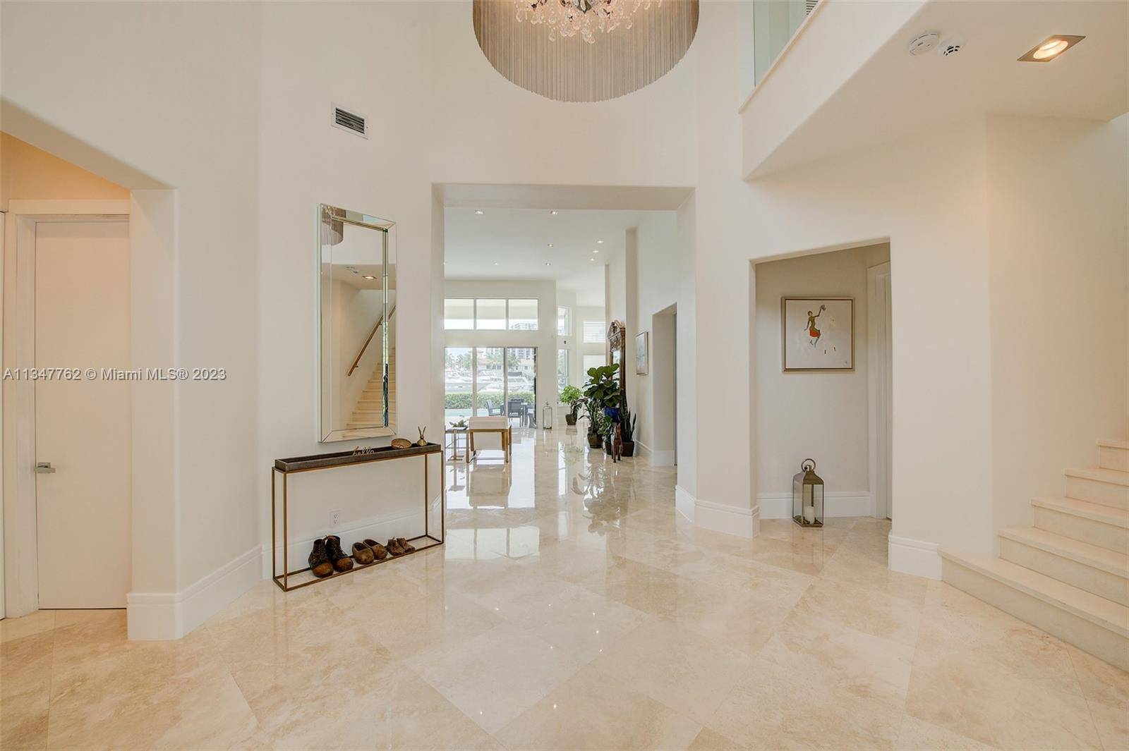 Hollywood, FL 33019,914 Sanibel Dr