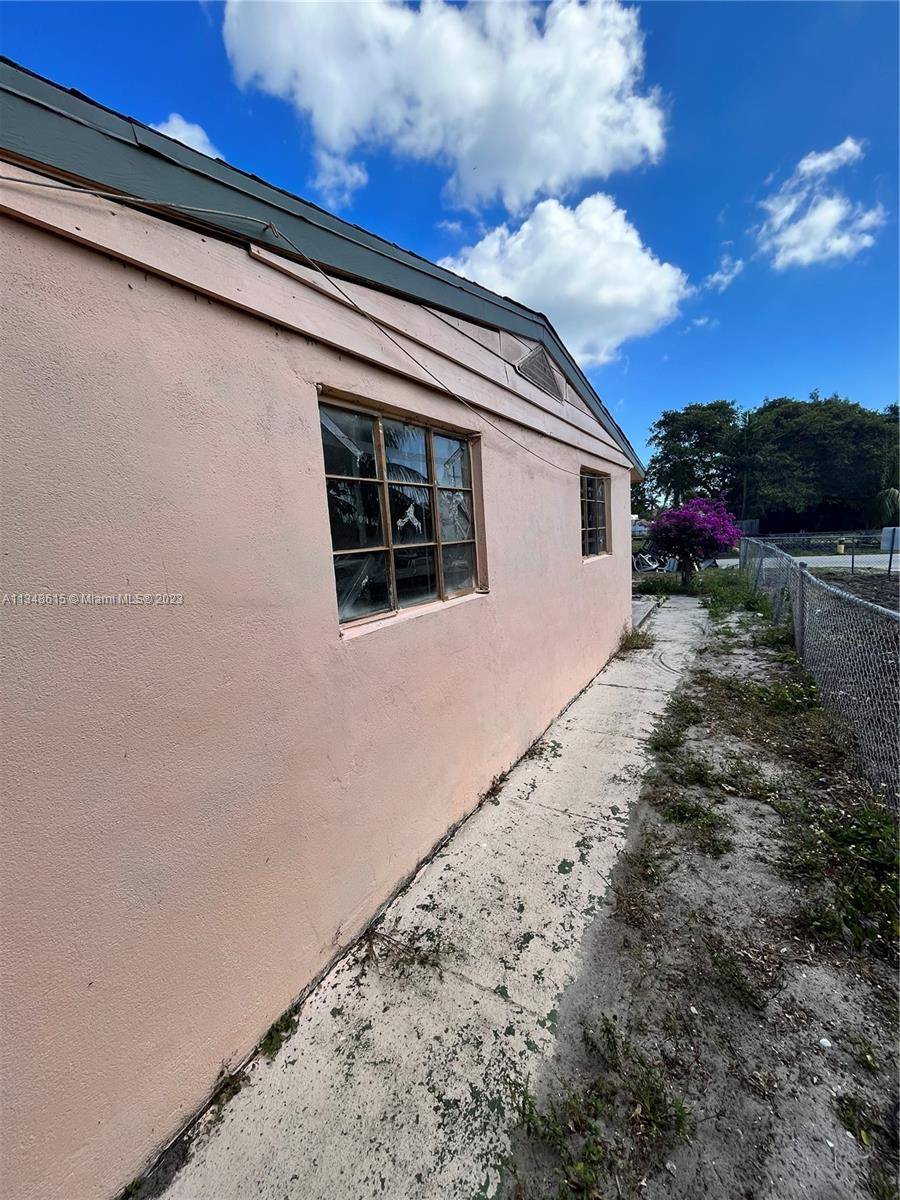 Lake Worth, FL 33462,7945 Loomis St