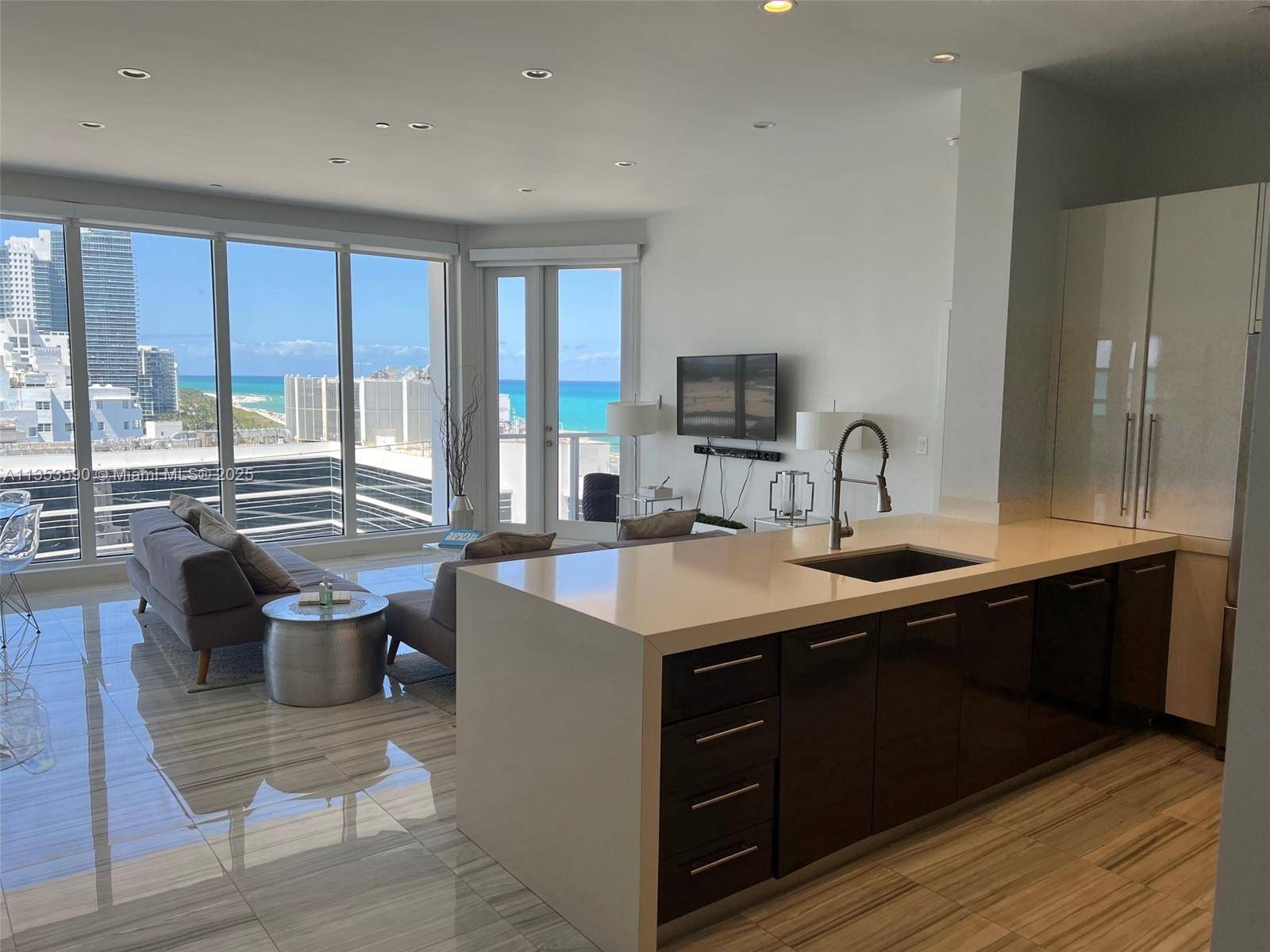 Miami Beach, FL 33139,100 Lincoln Rd #PH9