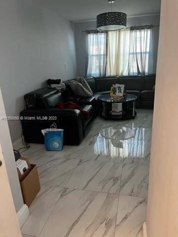 Hialeah, FL 33012,1300 W 53rd St #15