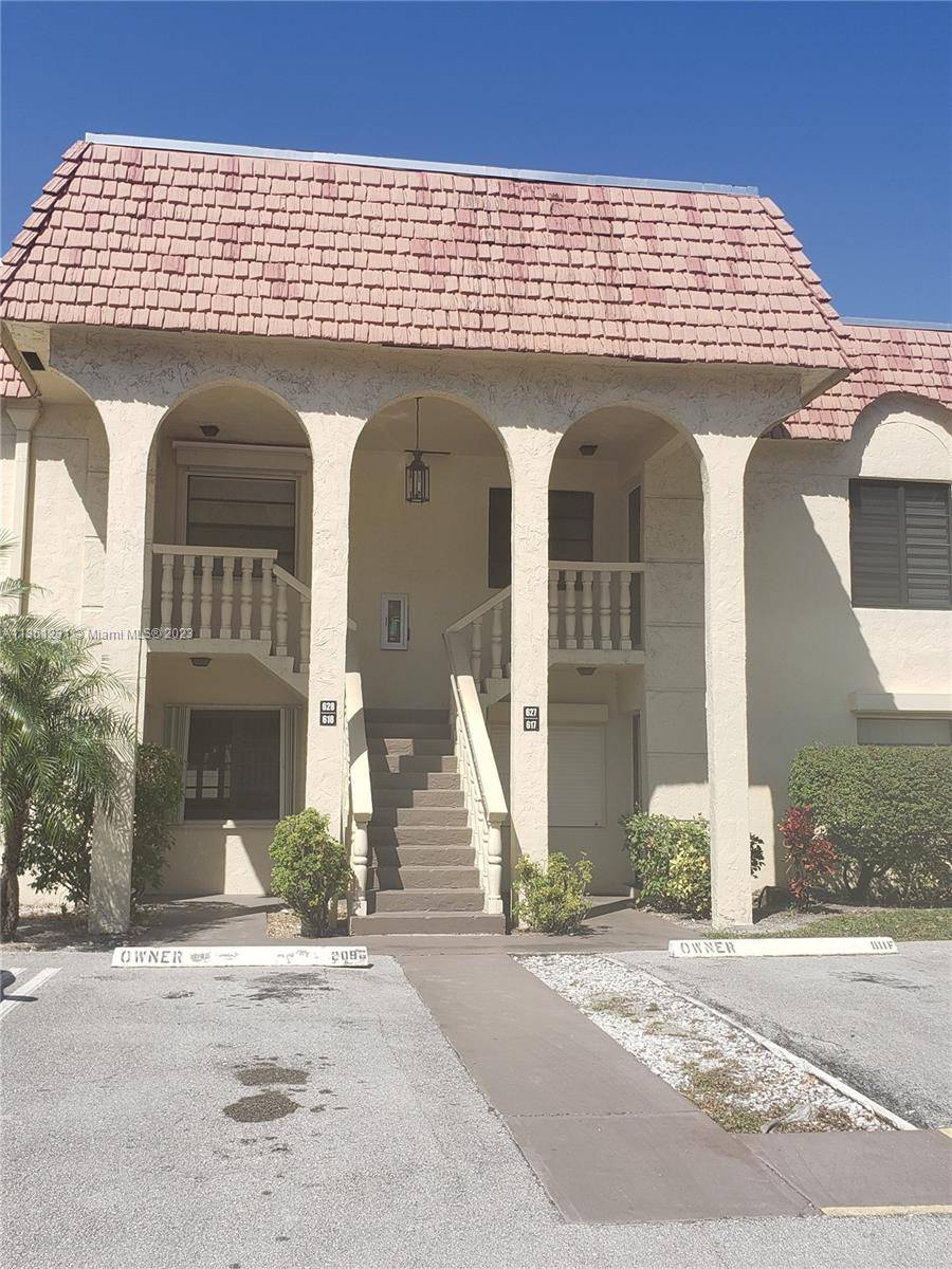 Pompano Beach, FL 33060,130 S Cypress Rd #618