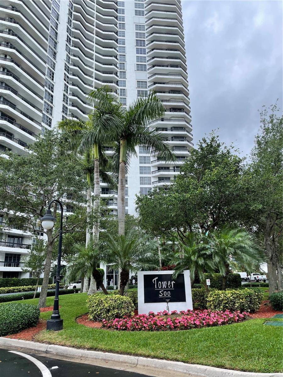 Aventura, FL 33180,3530 Mystic Pointe Dr #2608