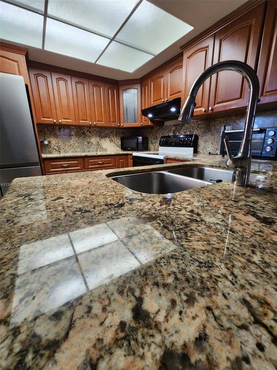Miami, FL 33172,10875 NW 7th St #23-36