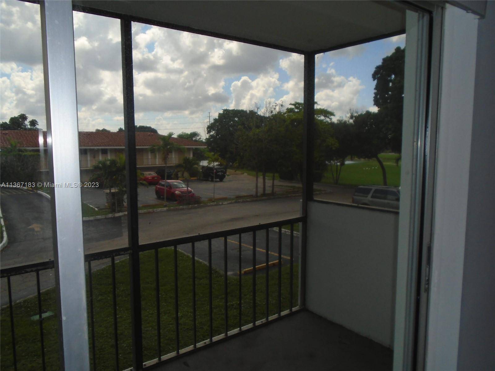 Lauderhill, FL 33319,4160 Inverrary Dr #206