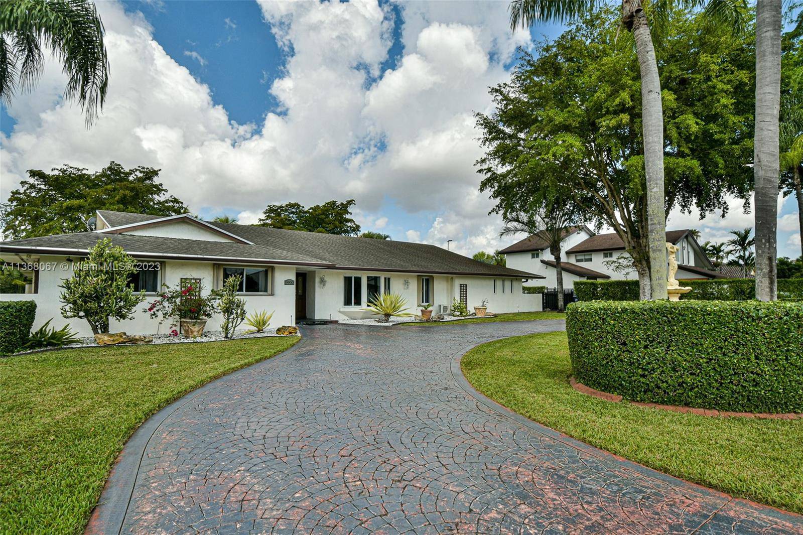 Kendall, FL 33186,9900 E Calusa Club Drive