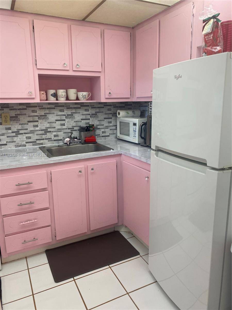 Sunrise, FL 33322,9061 Sunrise Lakes Blvd #210