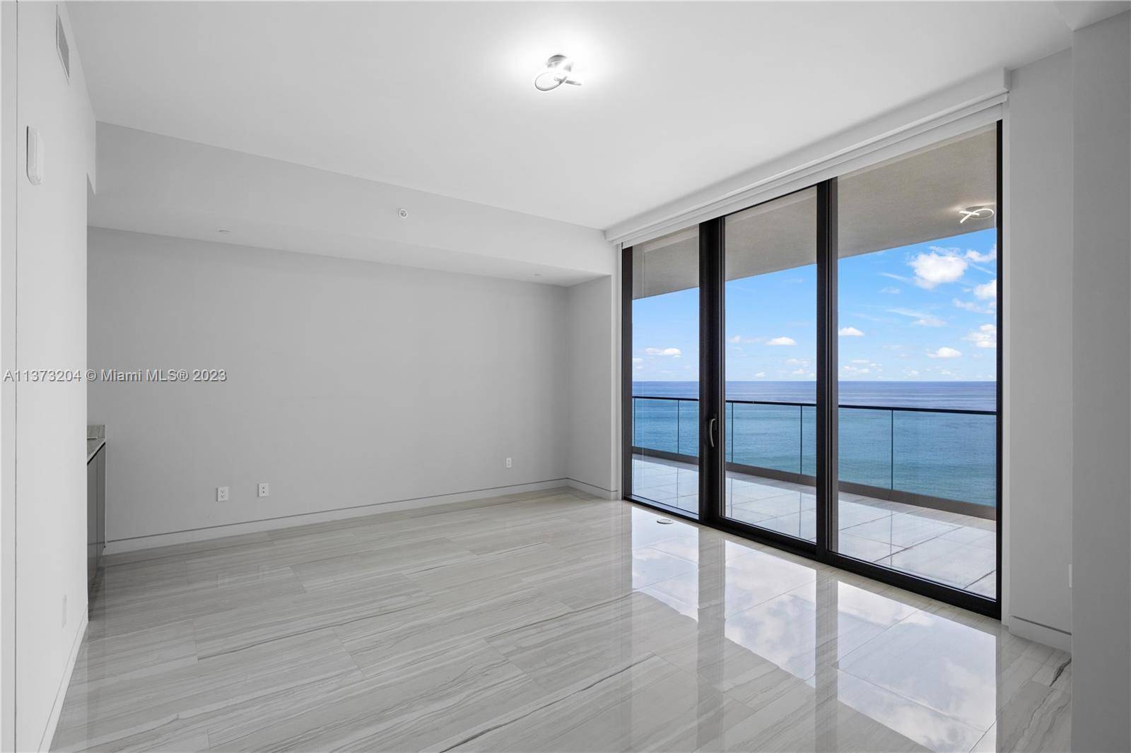 Sunny Isles Beach, FL 33160,18975 Collins Ave #1004