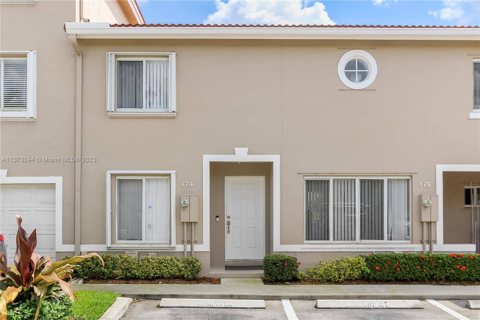 Weston, FL 33326,174 Riviera Cir #27-4