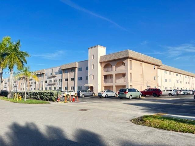 Hallandale Beach, FL 33009,541 Blue Heron Dr #117