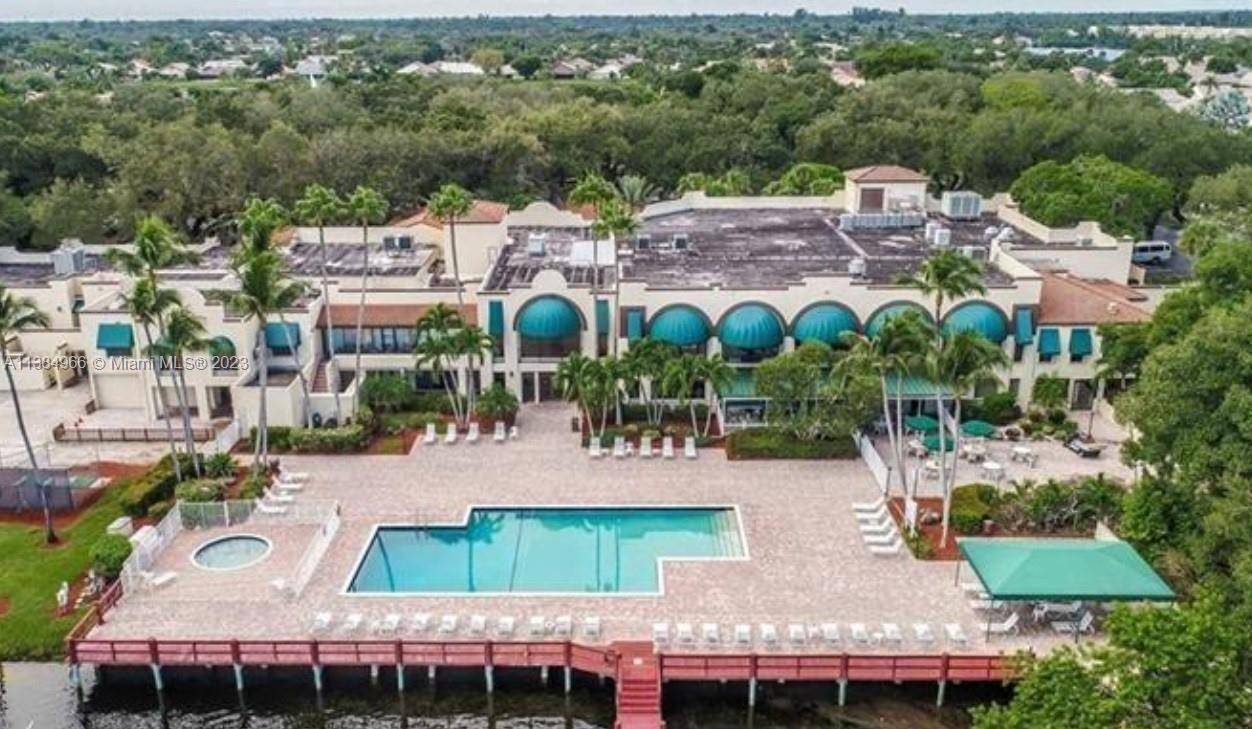 Davie, FL 33324,1504 Whitehall Dr #104