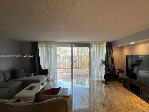 Hallandale Beach, FL 33009,934 NE 27th Ave