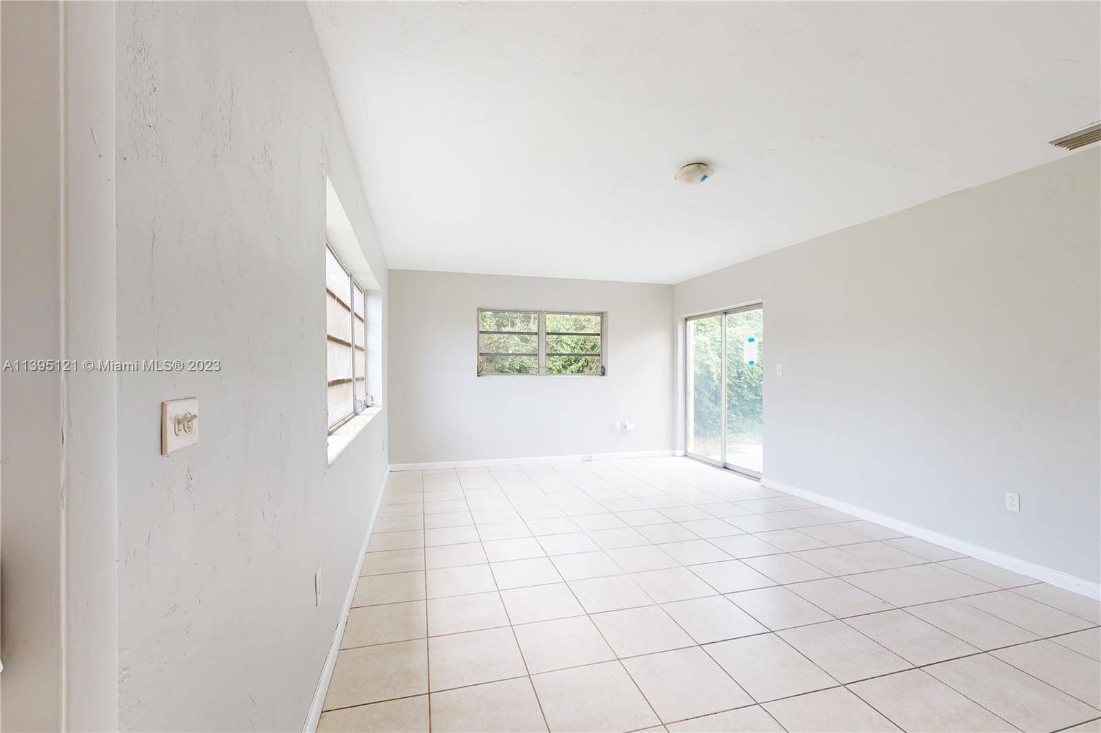 North Miami Beach, FL 33162,17110 NE 6th Ct