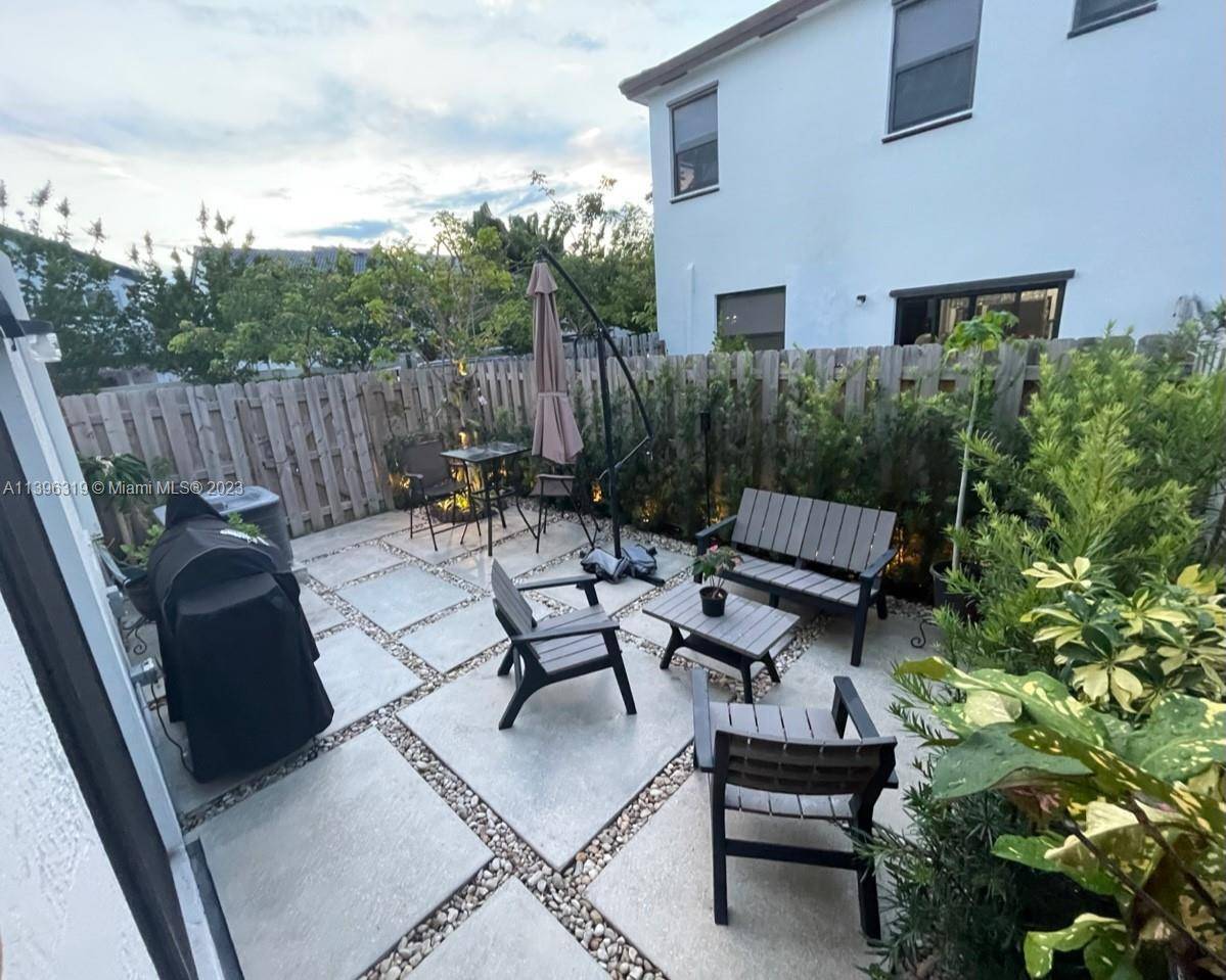Miami, FL 33179,395 NE 212th St