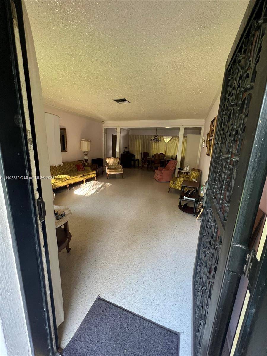 Coral Gables, FL 33134,812 Columbus Blvd