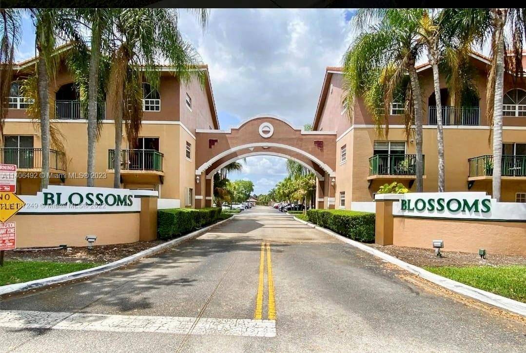 Miami, FL 33196,10018 Hammocks Blvd #208-5