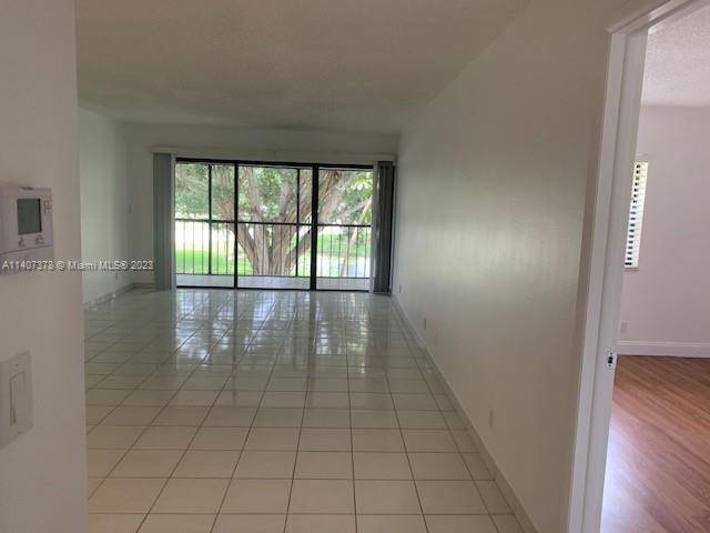 Weston, FL 33326,200 Lakeview Dr #203