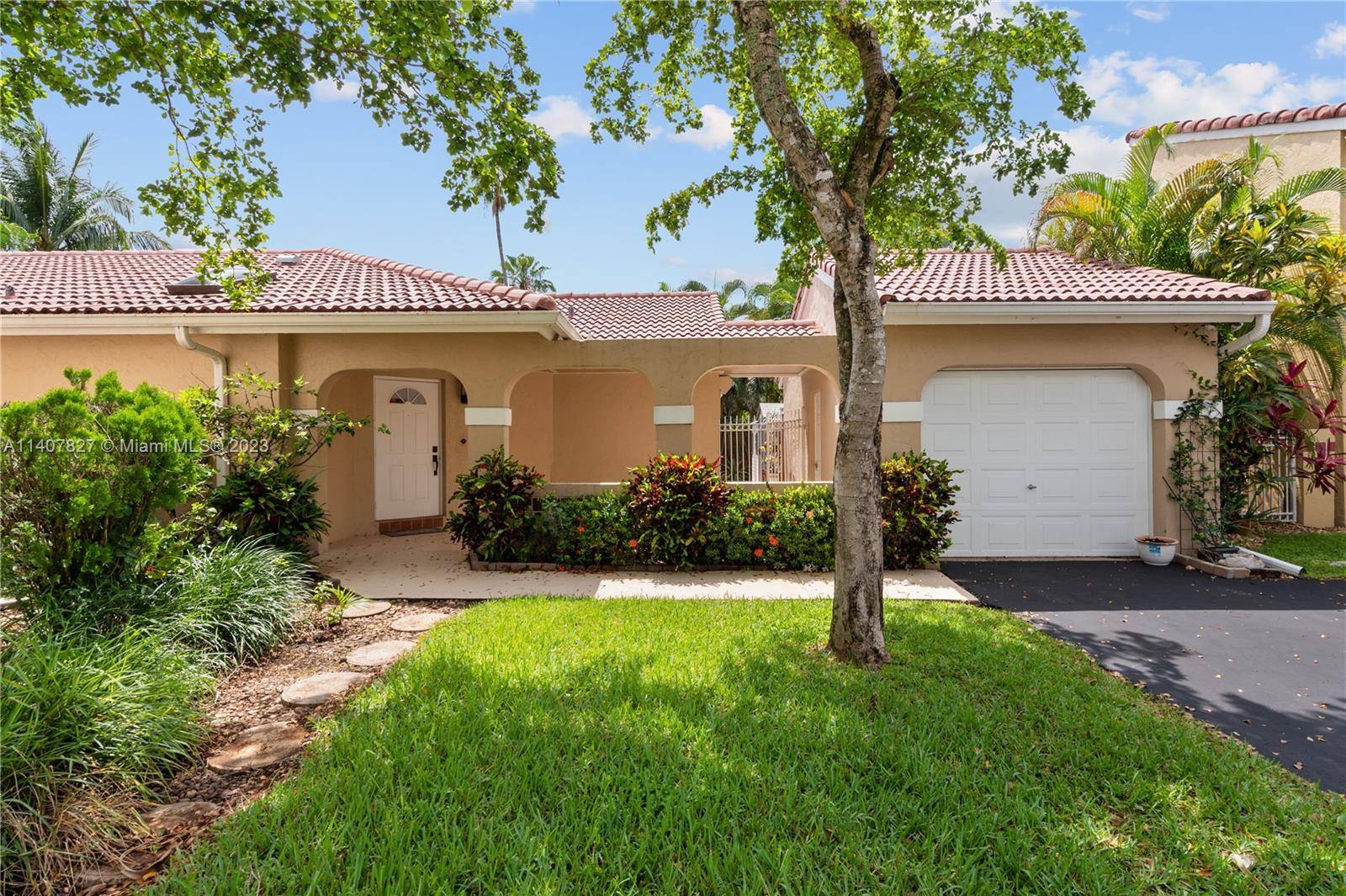 Weston, FL 33326,1427 Seagrape Cir