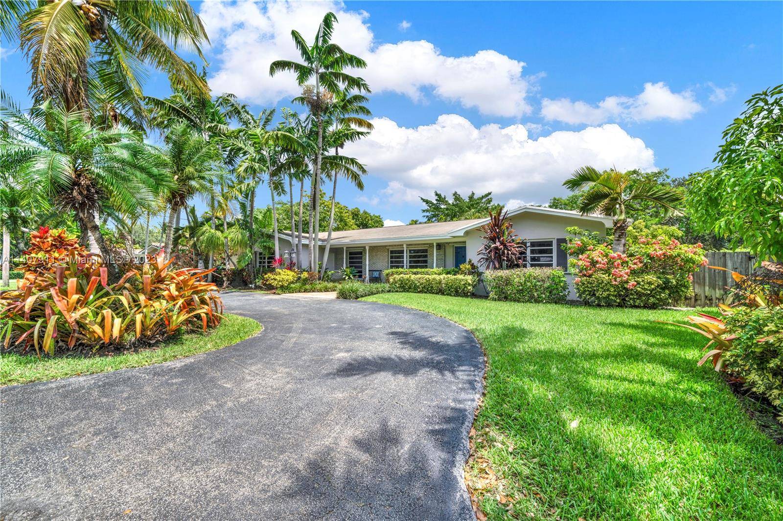 Pinecrest, FL 33156,7305 SW 122nd St