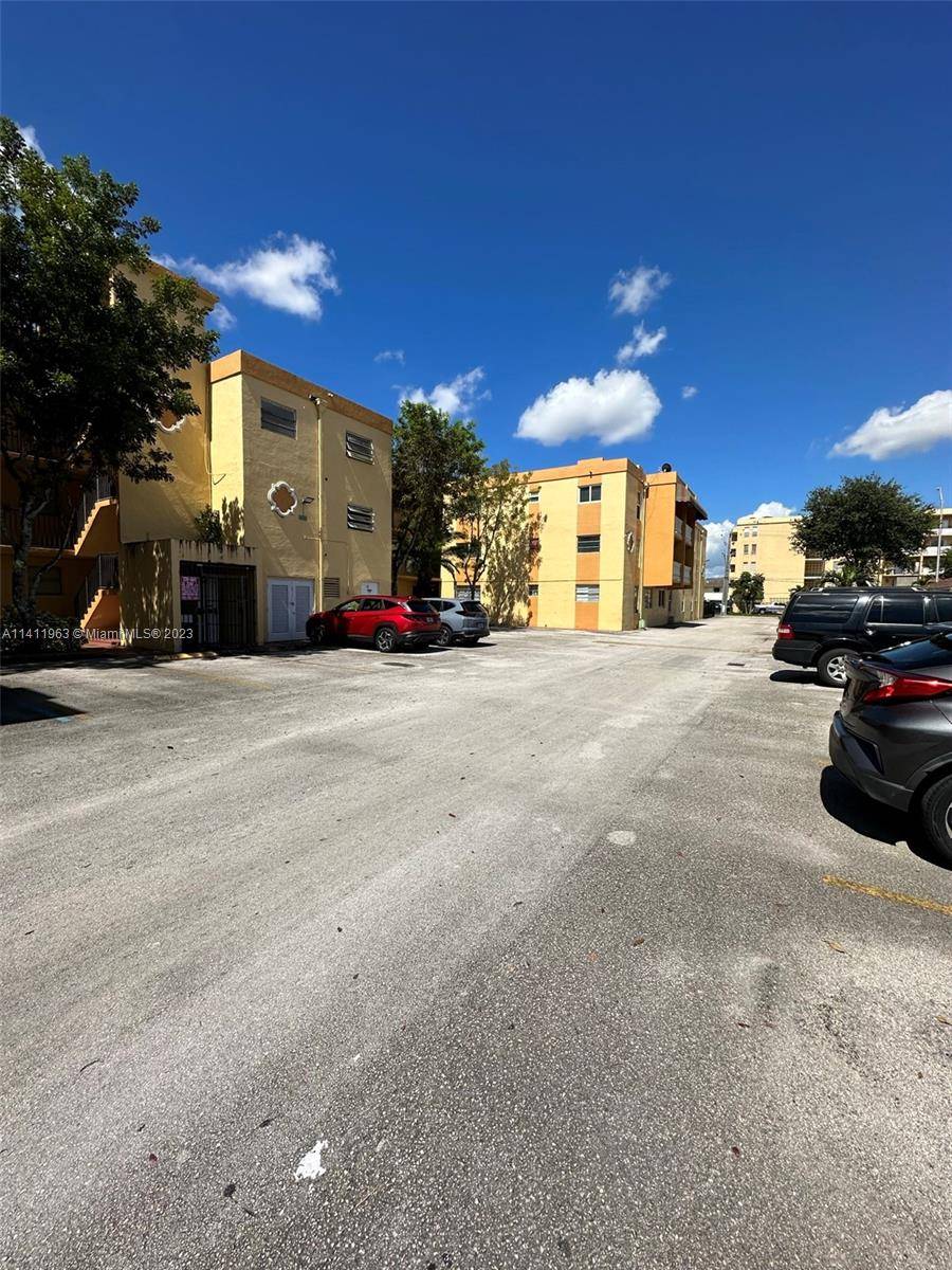 Hialeah, FL 33014,575 W 69th St #109