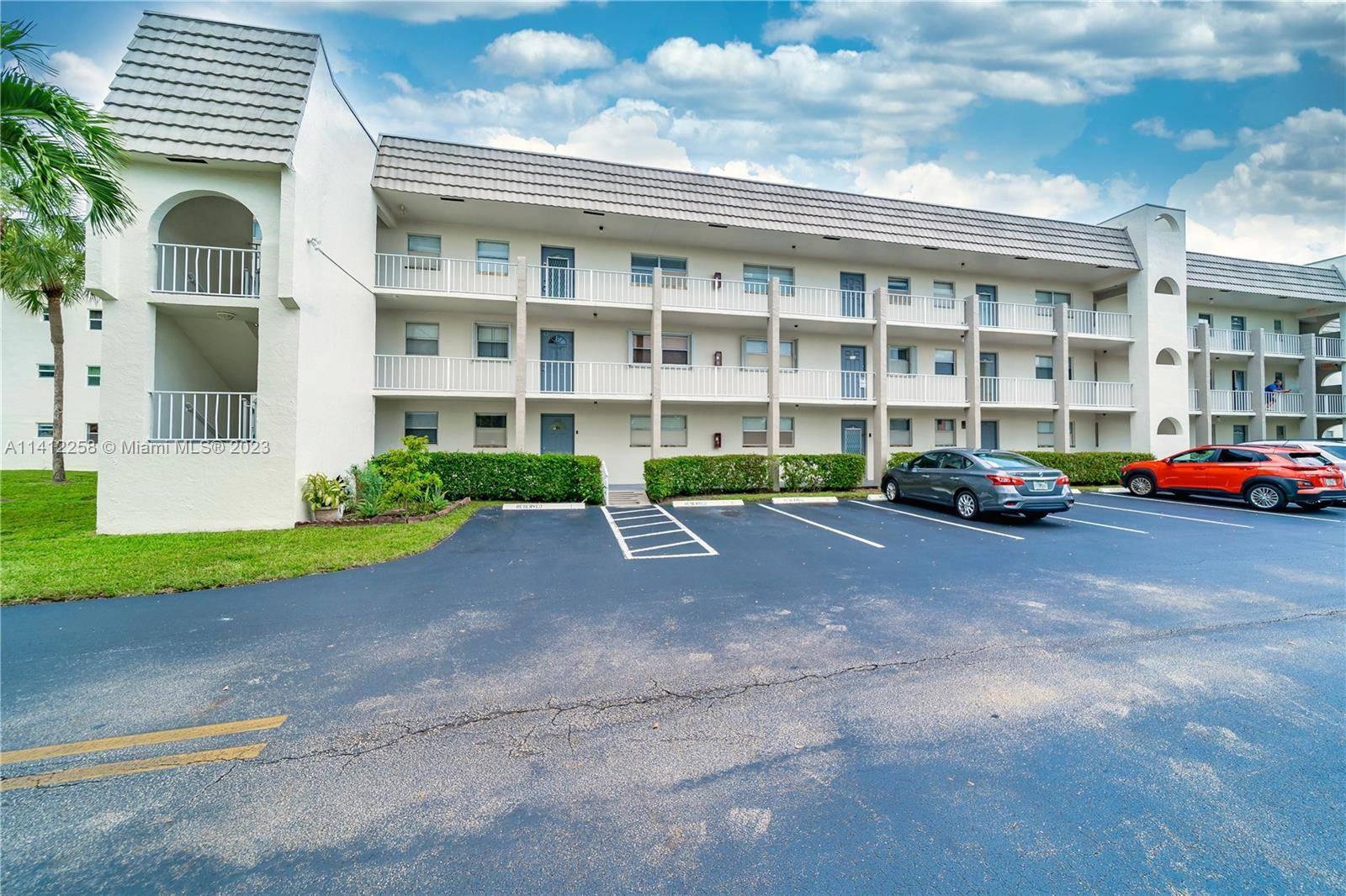 Sunrise, FL 33322,8450 Sunrise Lakes Blvd #203