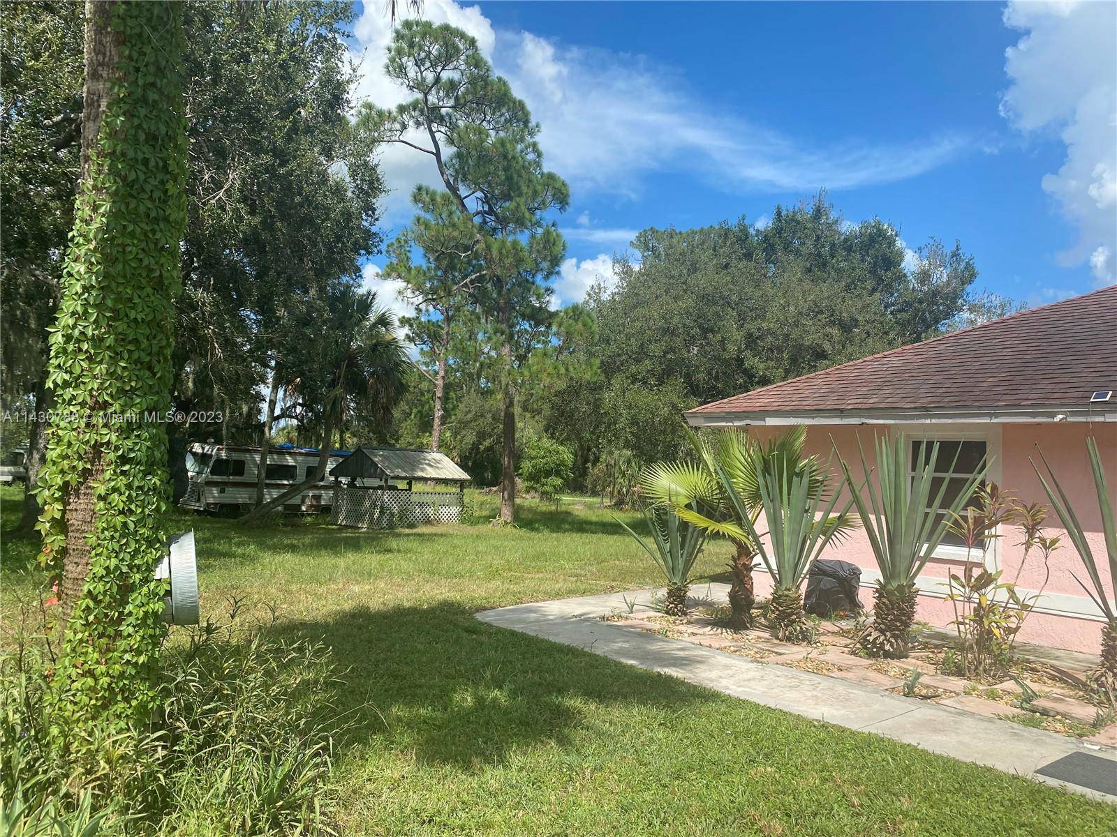 Moore Haven, FL 33471,9227 State RD 80