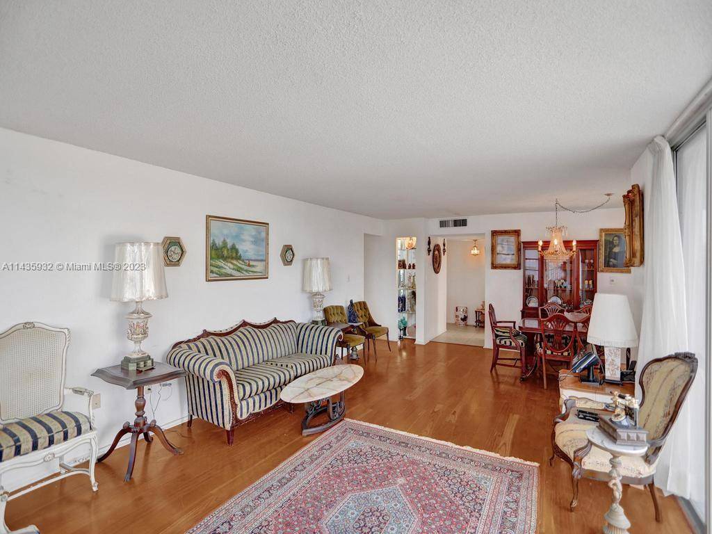 Aventura, FL 33160,18051 Biscayne Blvd #304