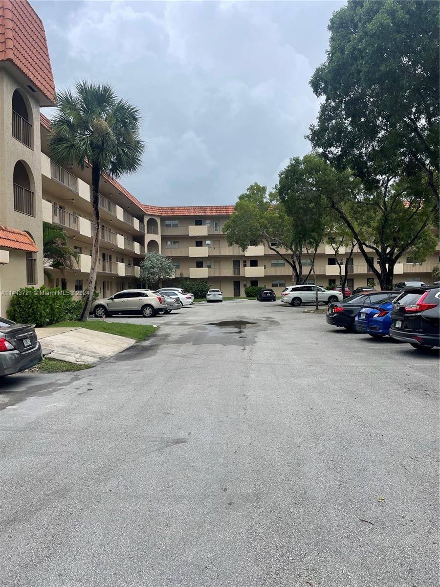 Lauderhill, FL 33319,6361 N Falls Cir Dr #314