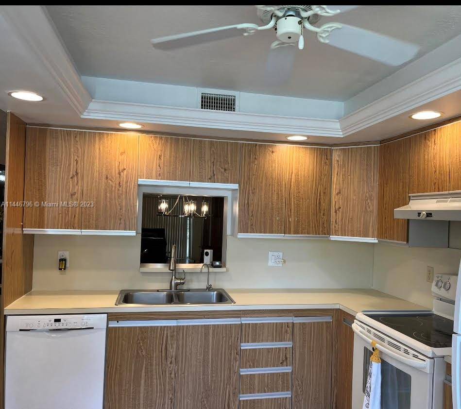 Coconut Creek, FL 33066,2102 Lucaya Bnd #O1