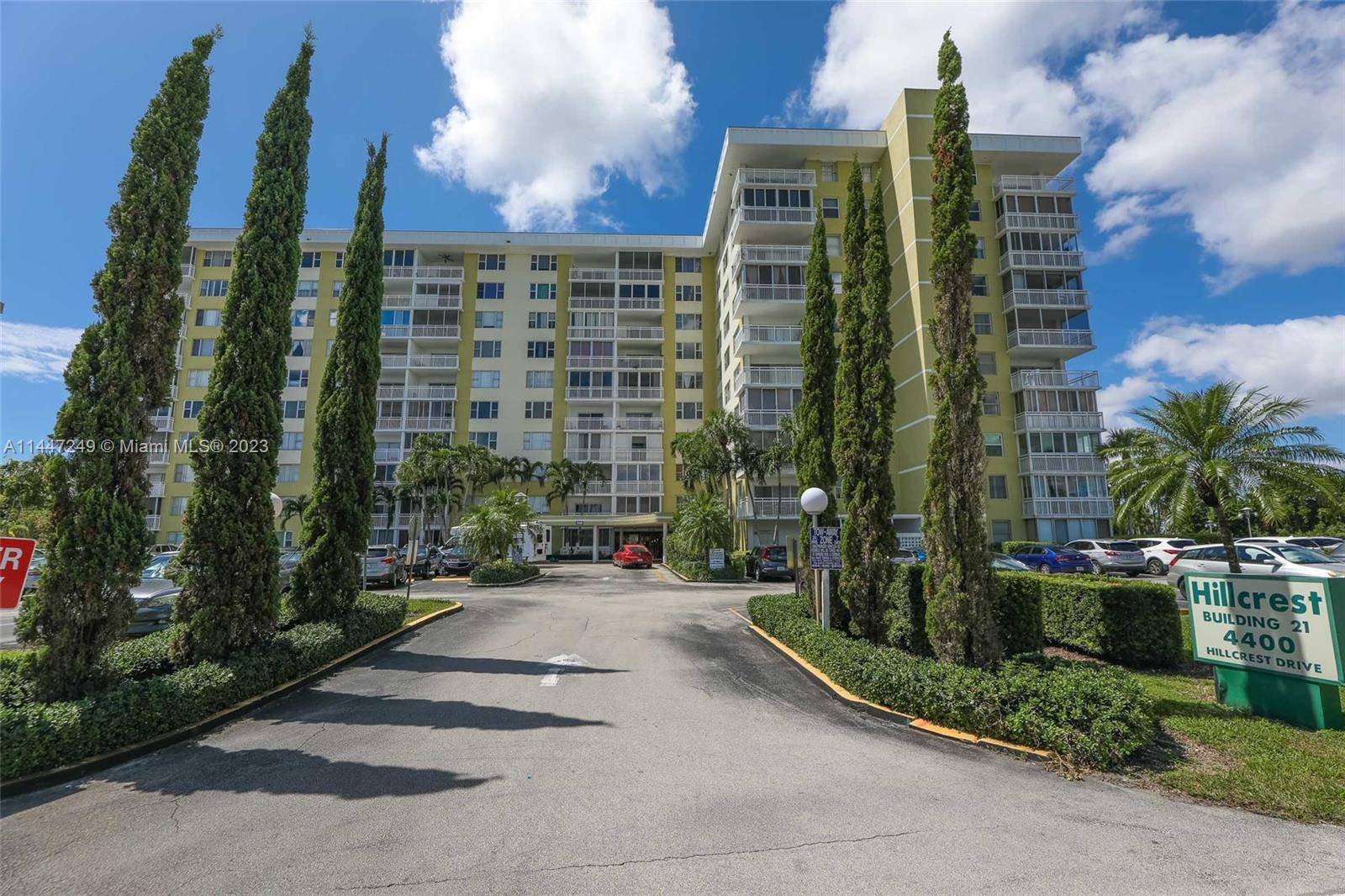 Hollywood, FL 33021,4400 Hillcrest Dr #301B