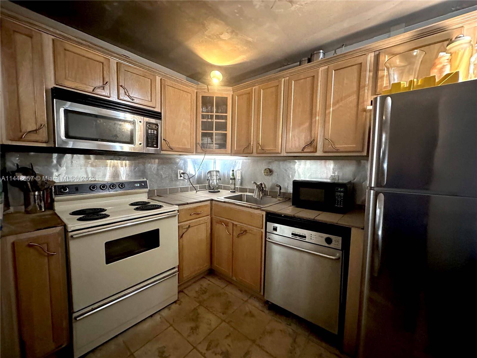 Miami Beach, FL 33139,1900 Meridian Ave #204