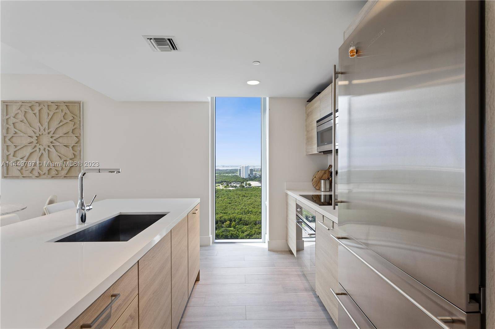 North Miami Beach, FL 33160,16385 Biscayne Blvd #3121