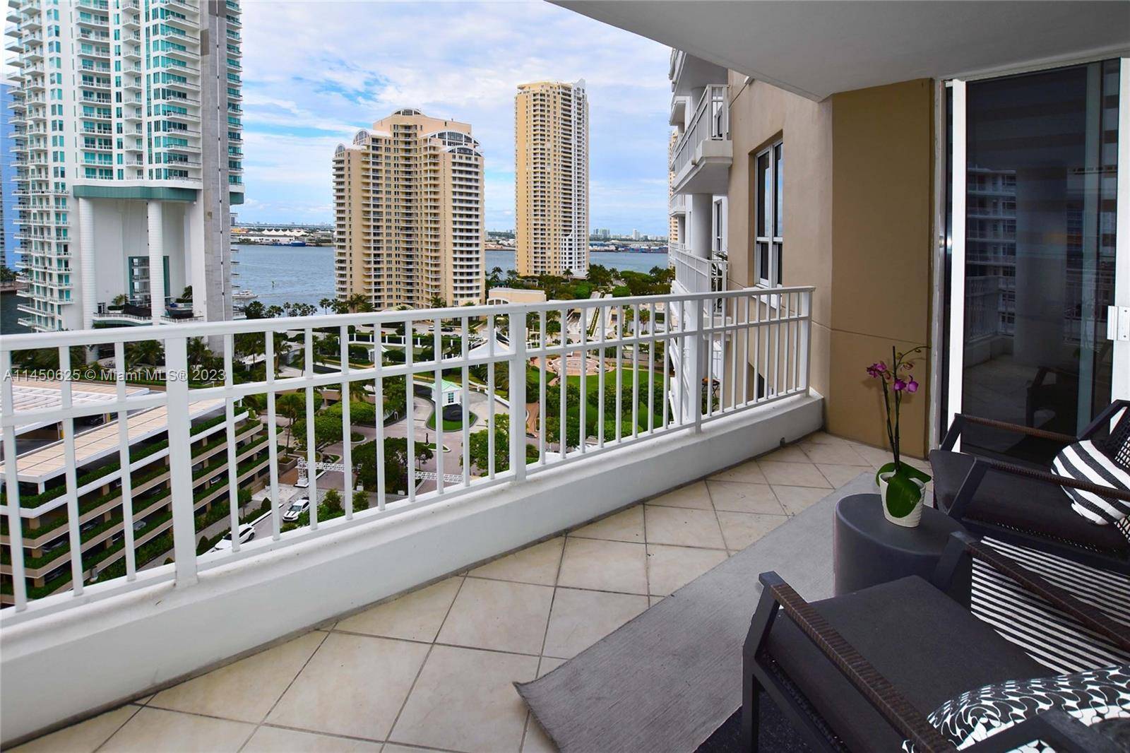 Miami, FL 33131,701 Brickell Key Blvd #1707